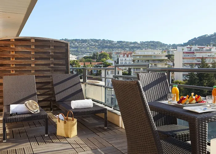 Neho Croisette فندق 4*